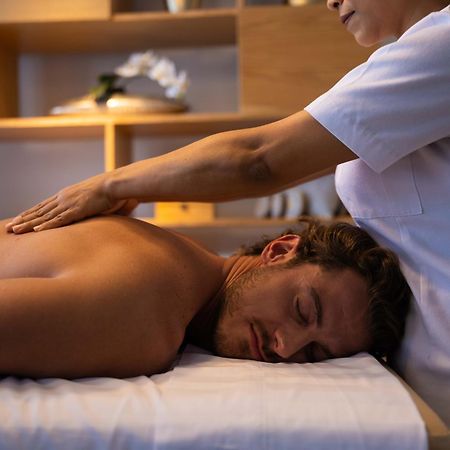 Hotel Galeria Plaza Monterrey Extérieur photo Massage