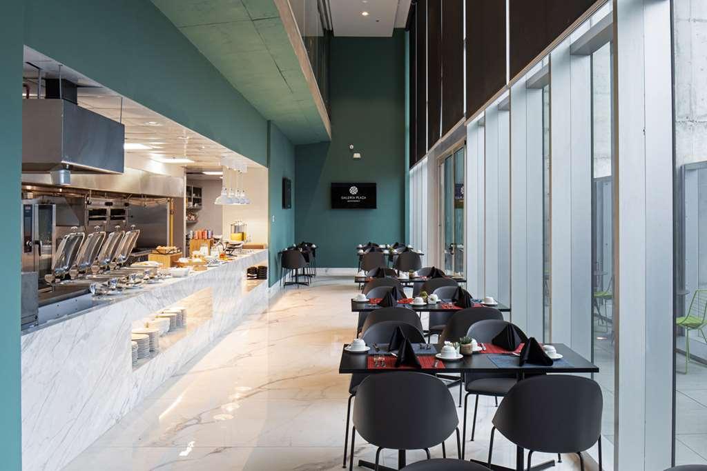 Hotel Galeria Plaza Monterrey Restaurant photo The Lounge at KLIA