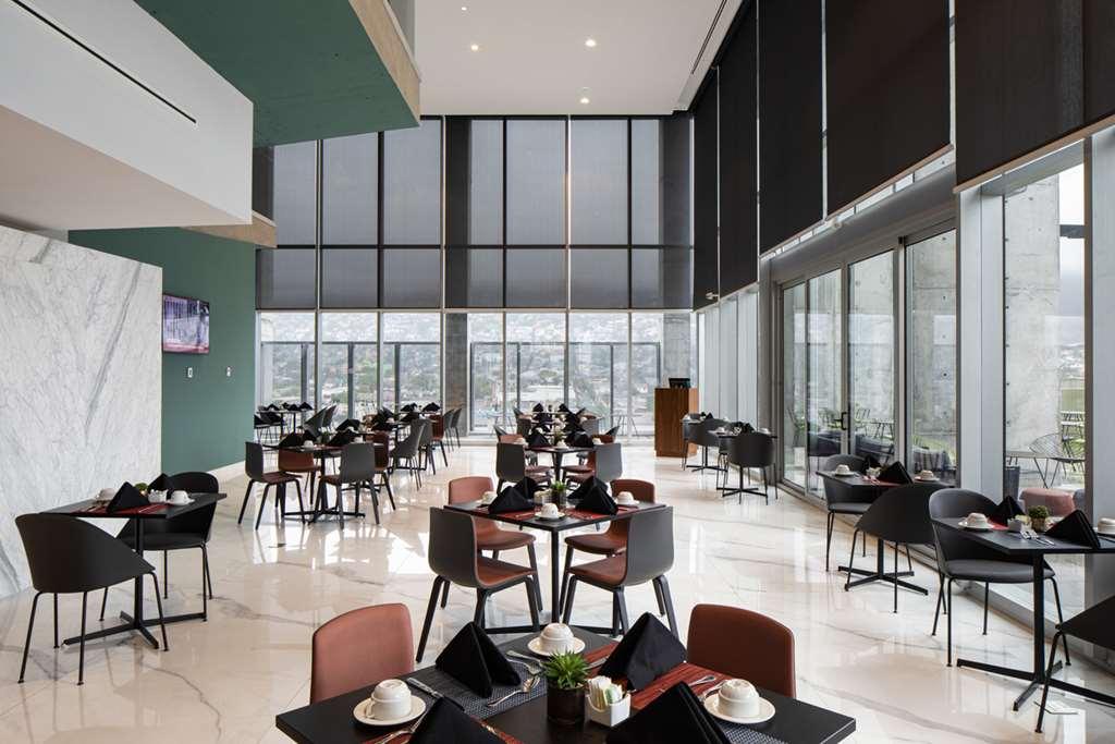 Hotel Galeria Plaza Monterrey Restaurant photo The restaurant