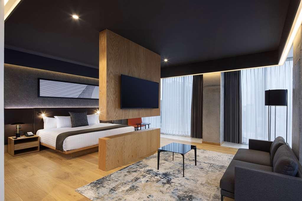 Hotel Galeria Plaza Monterrey Chambre photo A suite at the hotel
