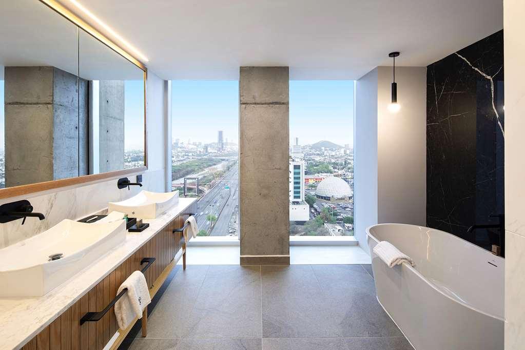 Hotel Galeria Plaza Monterrey Extérieur photo Bathroom