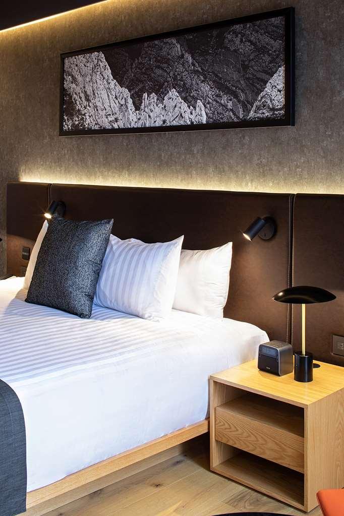 Hotel Galeria Plaza Monterrey Chambre photo A bed at the hotel