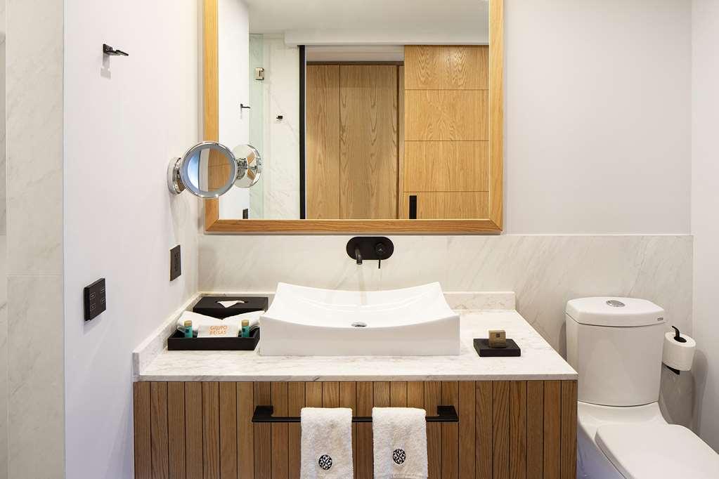 Hotel Galeria Plaza Monterrey Extérieur photo Bathroom