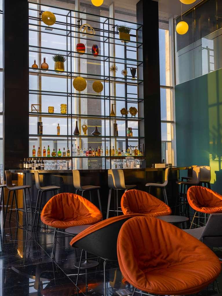 Hotel Galeria Plaza Monterrey Restaurant photo The bar at the 101 lounge