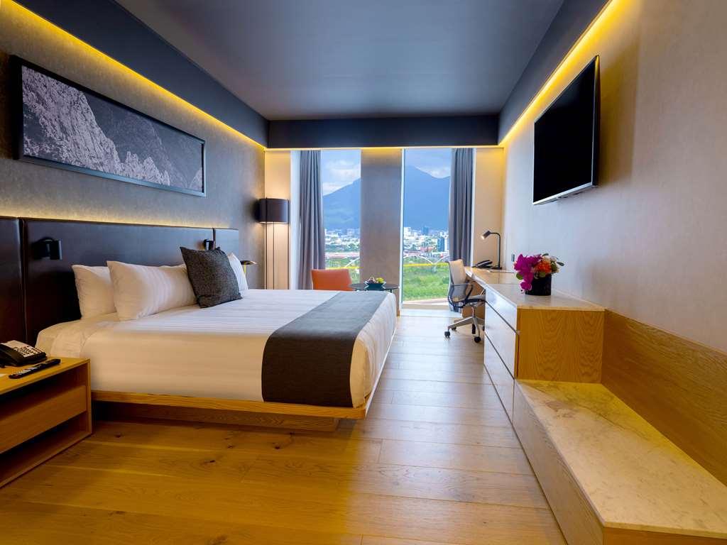 Hotel Galeria Plaza Monterrey Chambre photo A room at the hotel