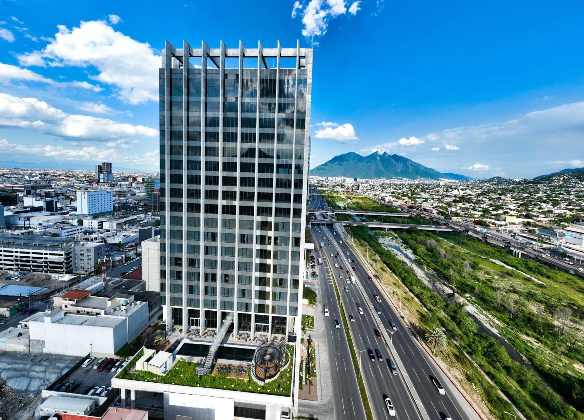 Hotel Galeria Plaza Monterrey Extérieur photo Torre Futura